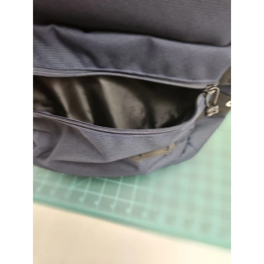 Oakley Modelo Oro Cerveza Backpack w padded laptop sleeve Blue